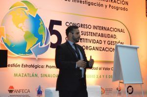 Romel Gonzales en su conferencia en México